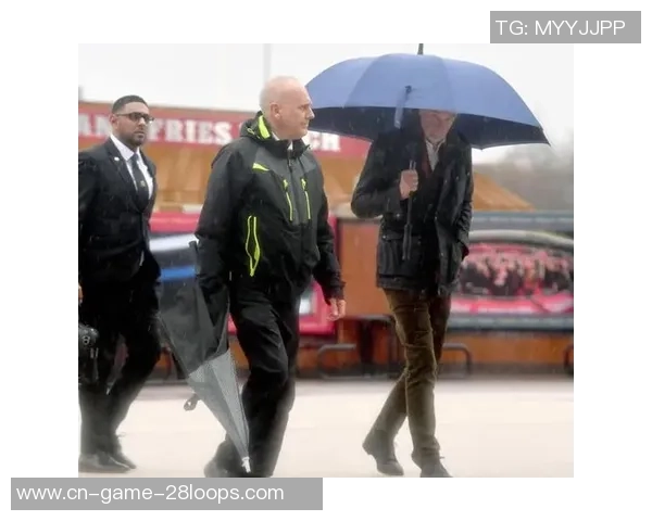 太阳报：为减少开支，拉爵正在商谈将曼联的餐饮事务外包